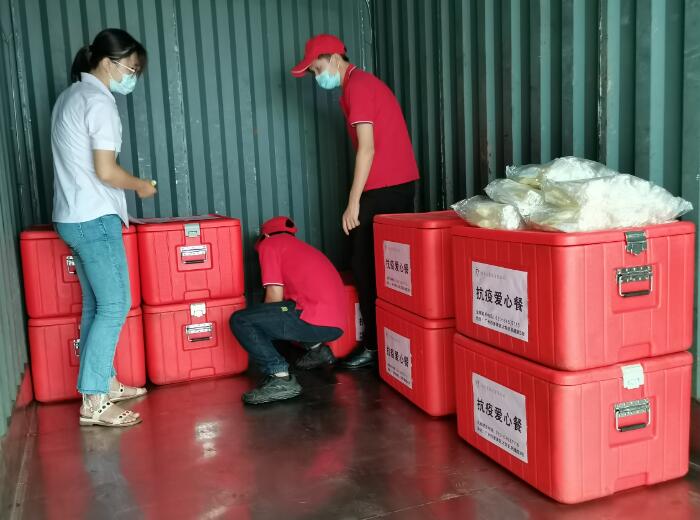 合力共抗疫情 “向太太餐飲”送“抗議愛心餐”