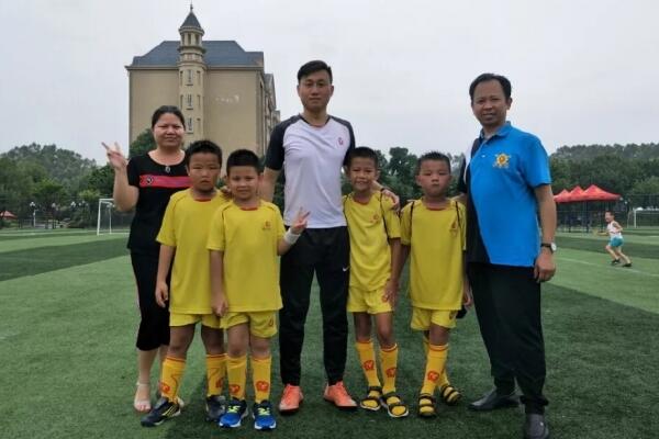 禺區(qū)石樓鎮(zhèn)中心小學師生圖片